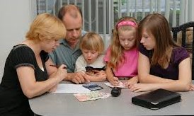 4 cách đơn giản mà hiệu quả để truyền cho con những bài học về tiền bạc